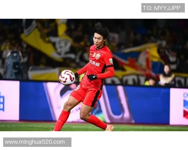 新疆足球新星崭露头角展现出色才华助力球队腾飞